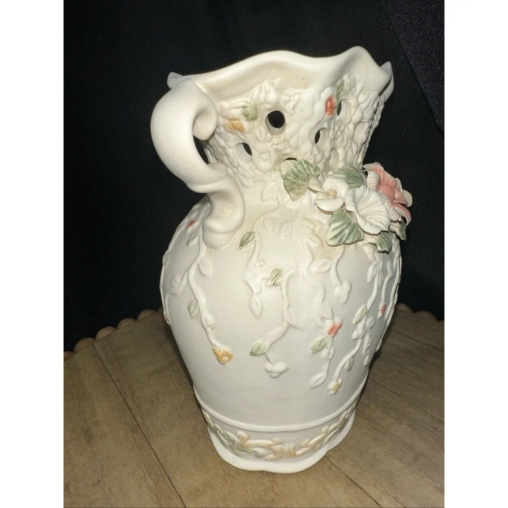 VTG Capodimonte Style Porcelain Vase with Applied Roses and it's original box